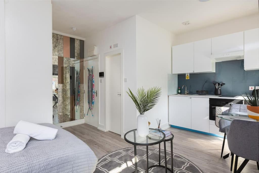 Studio Apt, 8 Min Walk From Tube 3 London Exteriör bild