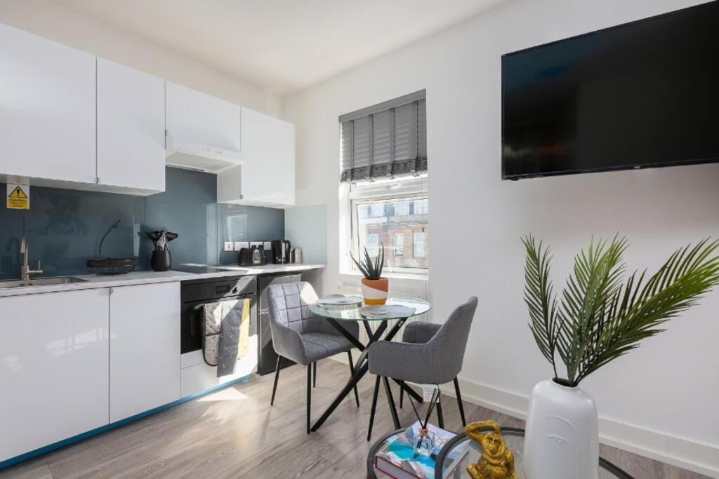 Studio Apt, 8 Min Walk From Tube 3 London Exteriör bild