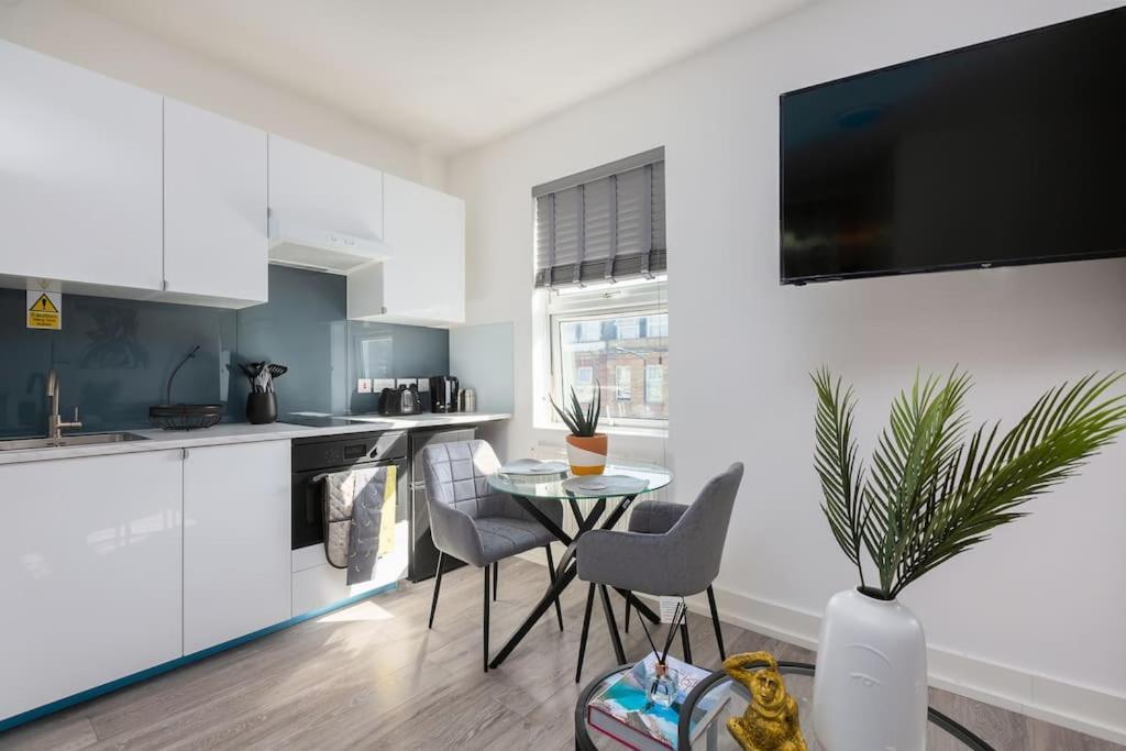 Studio Apt, 8 Min Walk From Tube 3 London Exteriör bild